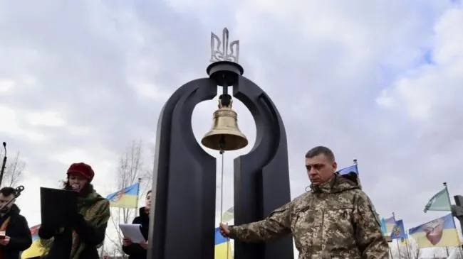 Дзвін пам'яті на Алеї Слави у Коломиї