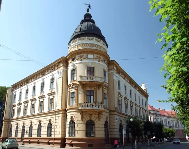 Коломийський Національний музей народного мистецтва Гуцульщини та Покуття Коломийський Національний музей народного мистецтва Гуцульщини та Покуття