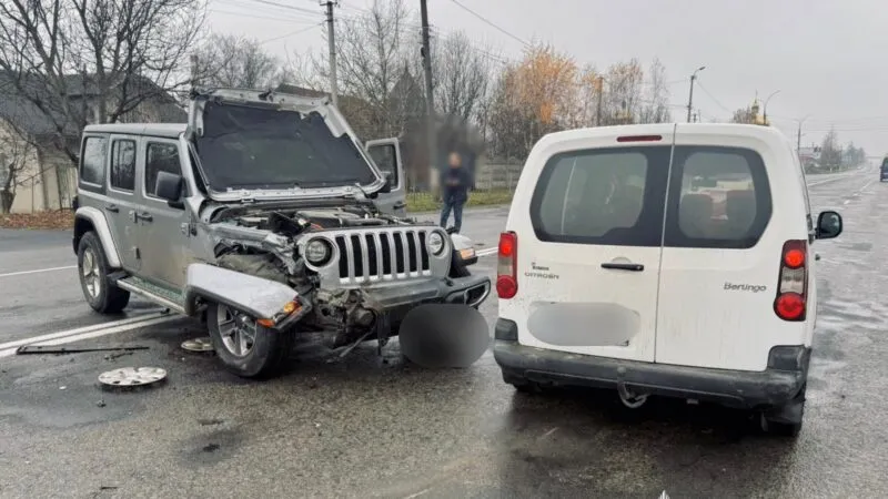 У Коломиї зіткнулися 2 авто, є постраждалі 
