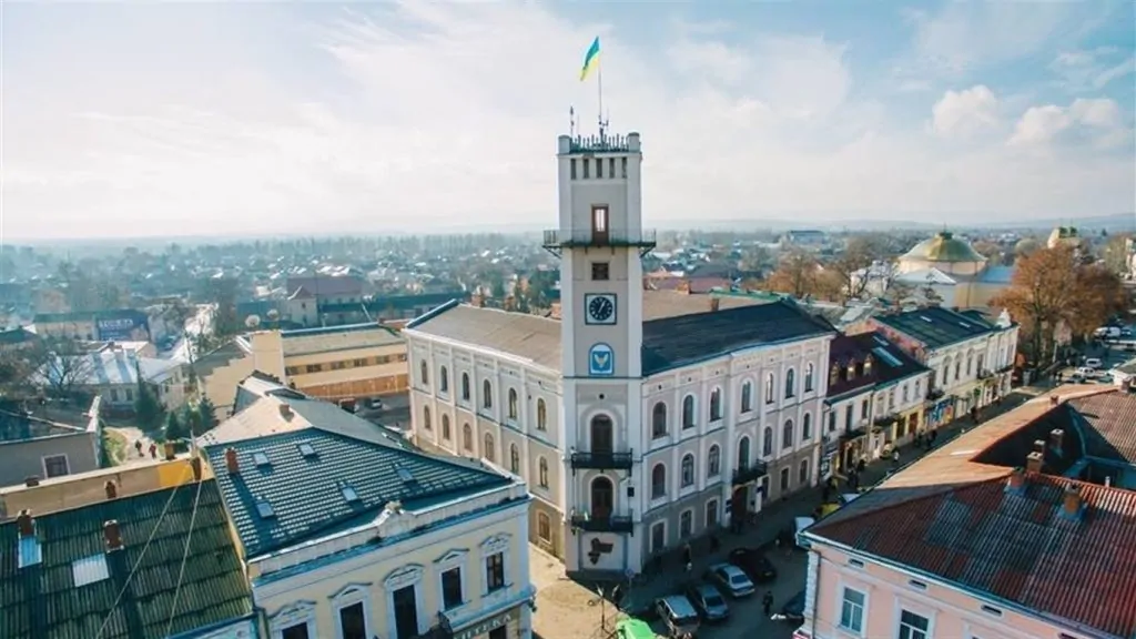 Офіс за 200 тисяч гривень облаштують для комунальників у Коломиї