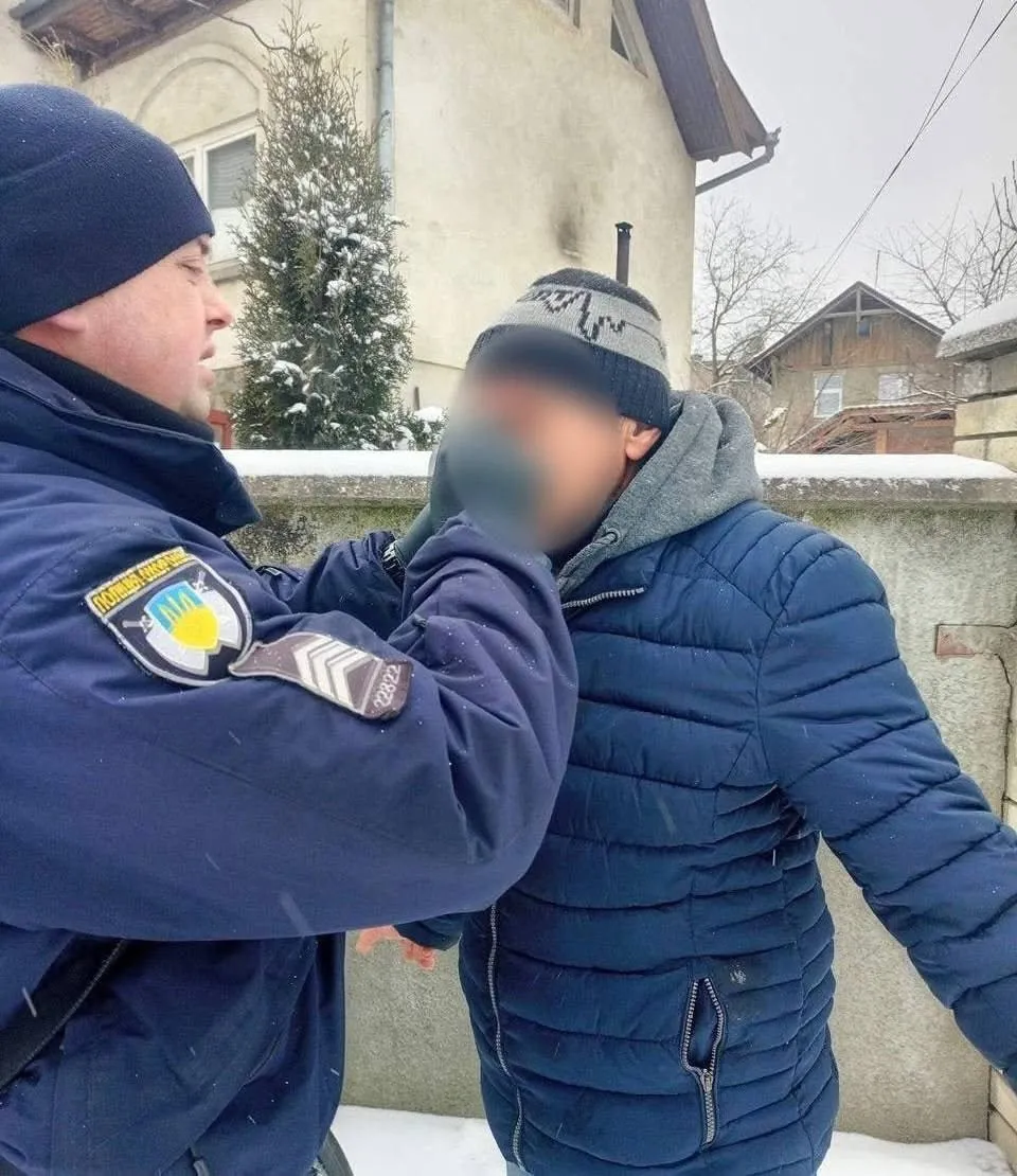 У Коломиї поліцейські врятували велосипедиста від важких травм після падіння