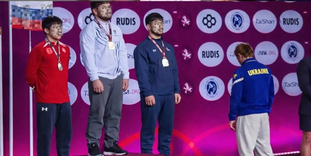 Вчинок справжнього українця: у Сербії коломиянин відвернувся під час звучання російського гімну