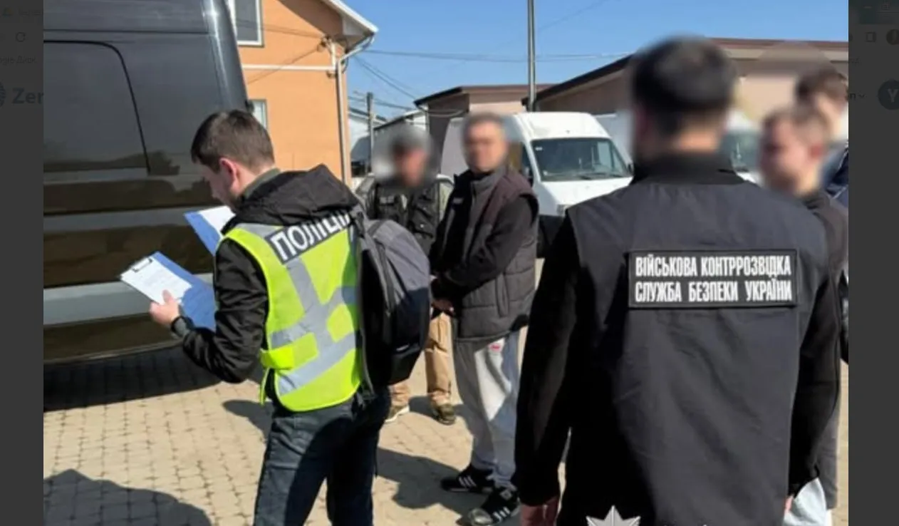 Сімейний підряд у ТЦК: у Коломиї затримали батька та сина на хабарі
