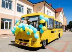 Нові «школярики» на Прикарпатті: два ліцеї Надвірнянщини отримали сучасні автобуси