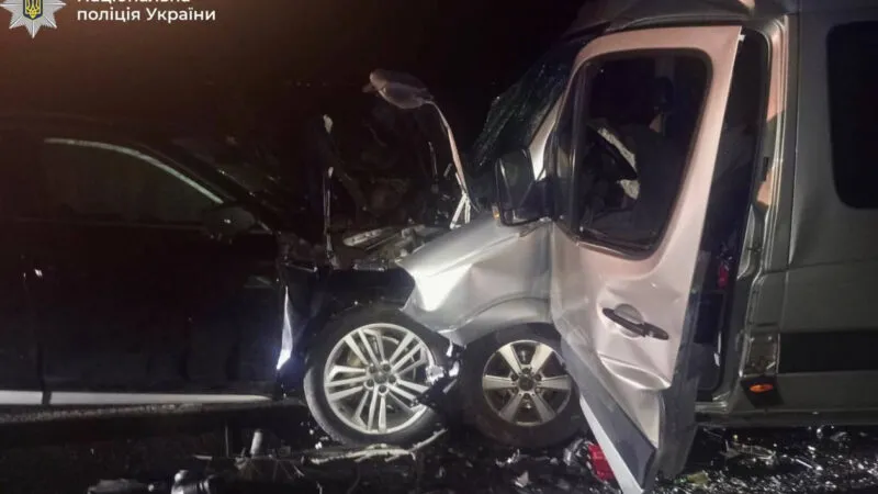 П’яний водій Audi зіткнувся з мікроавтобусом в Отинії: двоє госпіталізованих