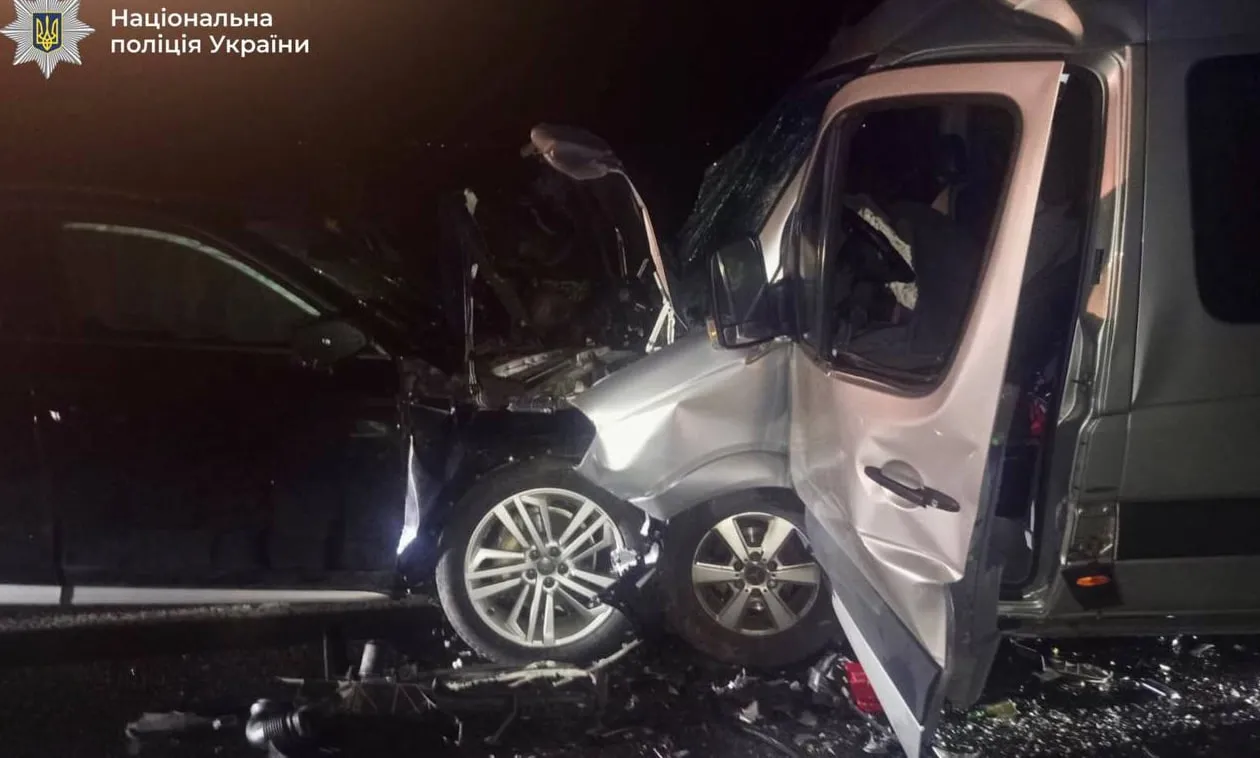 П’яний водій Audi зіткнувся з мікроавтобусом в Отинії: двоє госпіталізованих