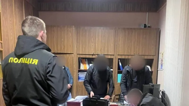 Допомагали ухилянтам: керівників вагонного депо в Коломиї інкримінують організовану групу
