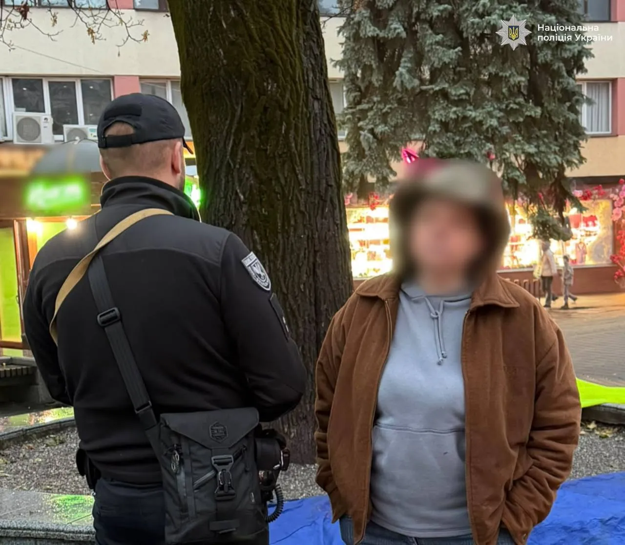 Хотіла спалити прапор: у Франківську затримали жінку, яка вчинила наругу над державним символом